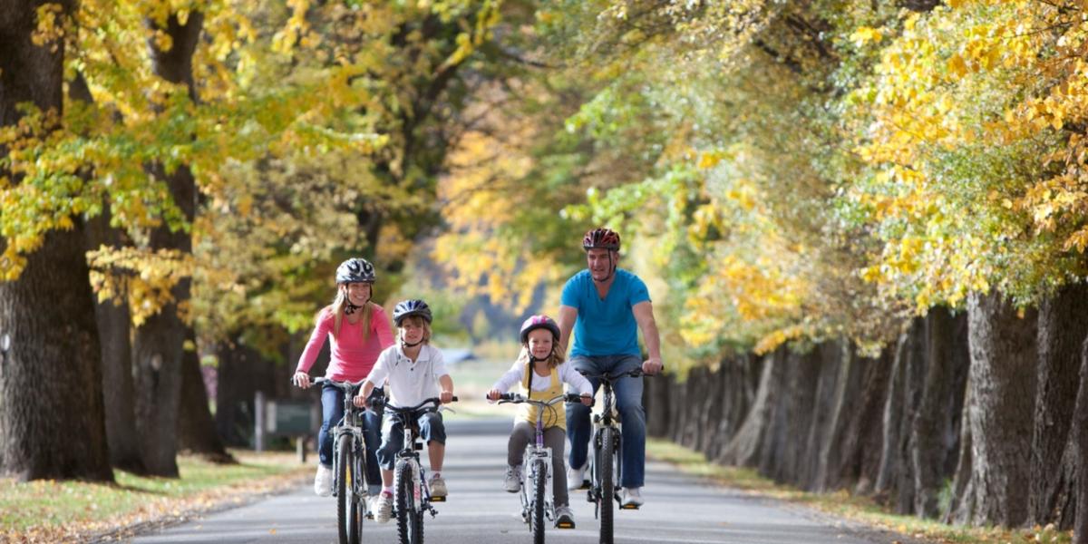 Aura Queenstown Holiday Homes Family biking in autumn