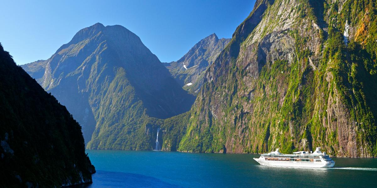 Aura Holiday Homes Milford Sound Fiordland Rob Suisted 1